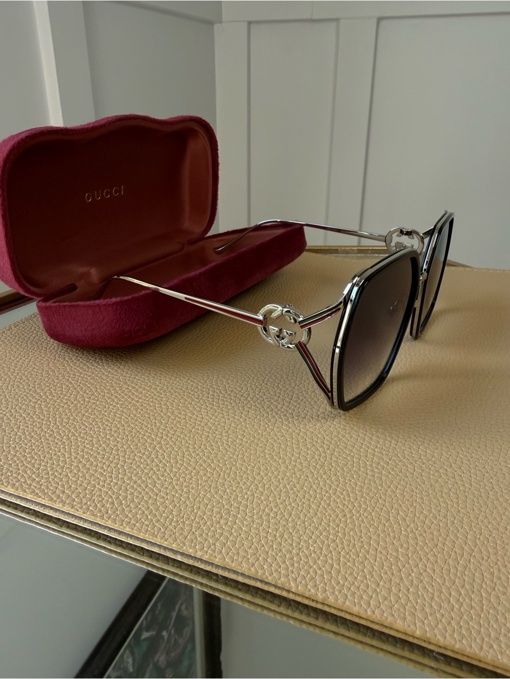 Gucci Black and Gold Oversized Gradient Sunglasses - Picture 5 of 9
